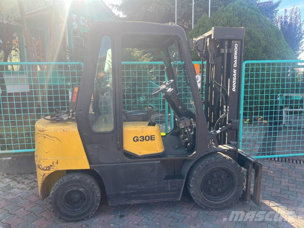 Daewoo G 30 E-3 V-4043 OB شاحنات LPG