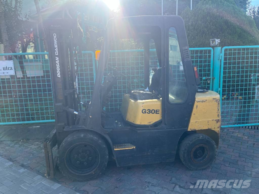 Daewoo G 30 E-3 V-4043 OB شاحنات LPG