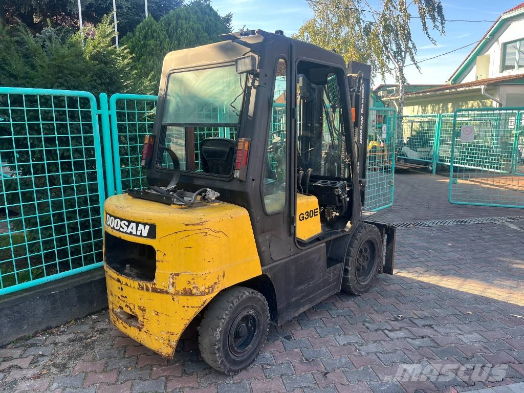 Daewoo G 30 E-3 V-4043 OB شاحنات LPG