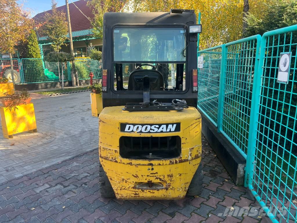 Daewoo G 30 E-3 V-4043 OB شاحنات LPG