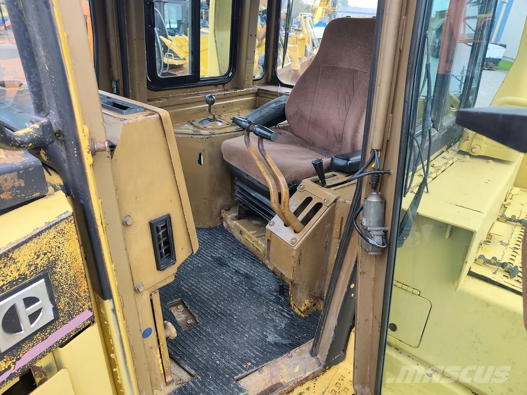 CAT D6H LGP . Buldožerji goseničarji