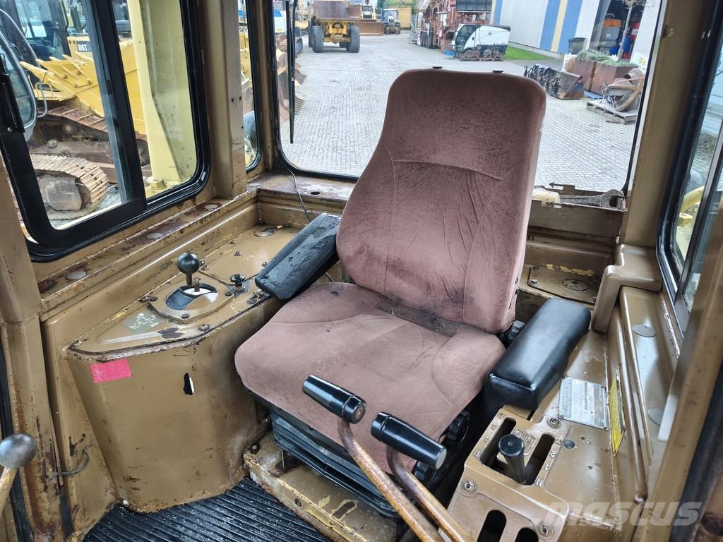 CAT D6H LGP . Buldožerji goseničarji
