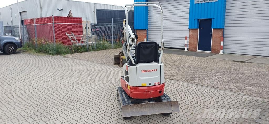 Takeuchi TB210 Mini pelle < 7t