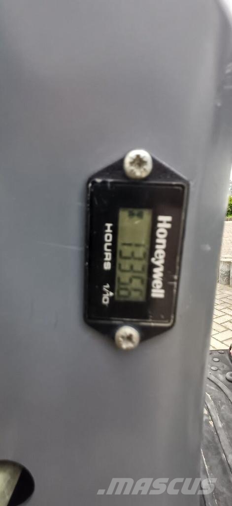 Takeuchi TB210 Mini pelle < 7t
