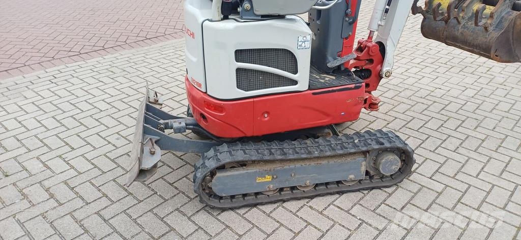 Takeuchi TB210 Mini pelle < 7t
