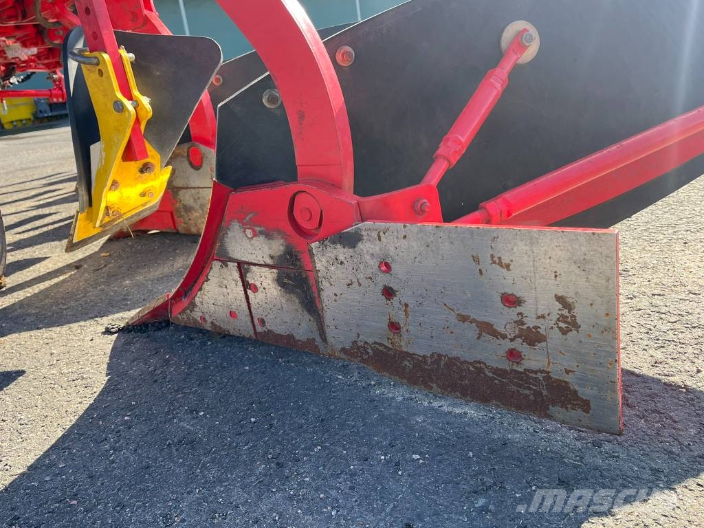 Pöttinger Servo 35 S Nova Plus Wentelploegen