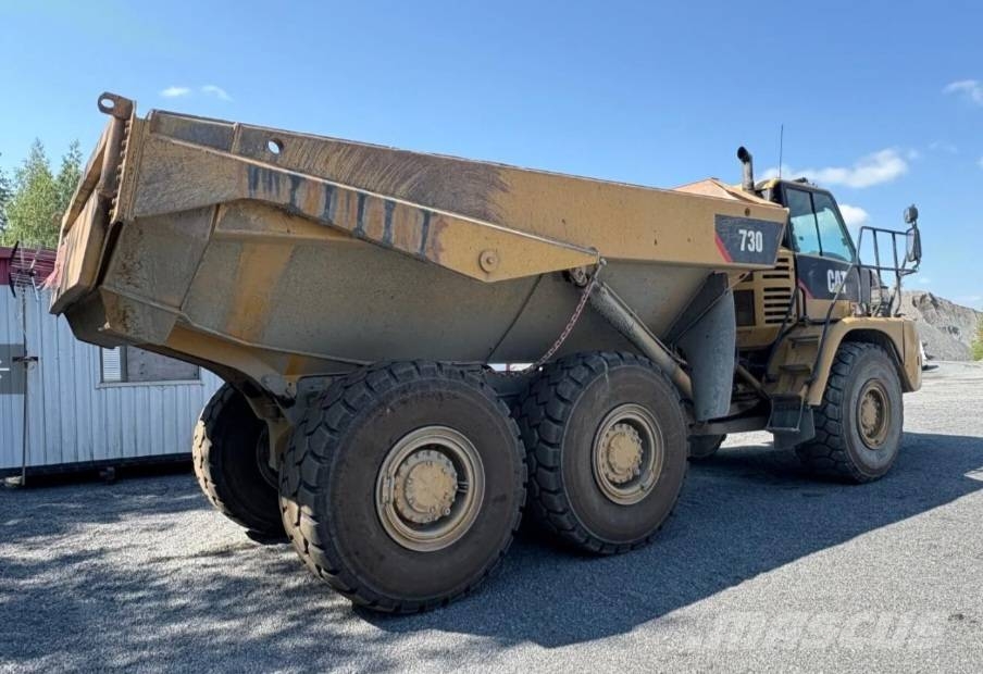 Volvo A 35 F ja Cat 730C ساحبات مفصلية