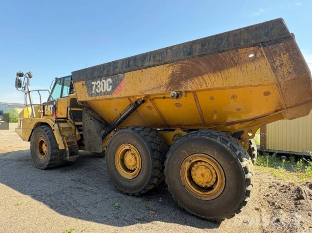 Volvo A 35 F ja Cat 730C ساحبات مفصلية