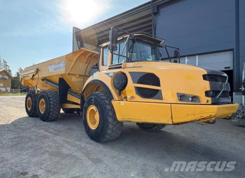 Volvo A 35 F ja Cat 730C ساحبات مفصلية
