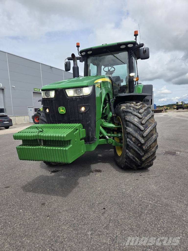 John Deere 8400 R الجرارات
