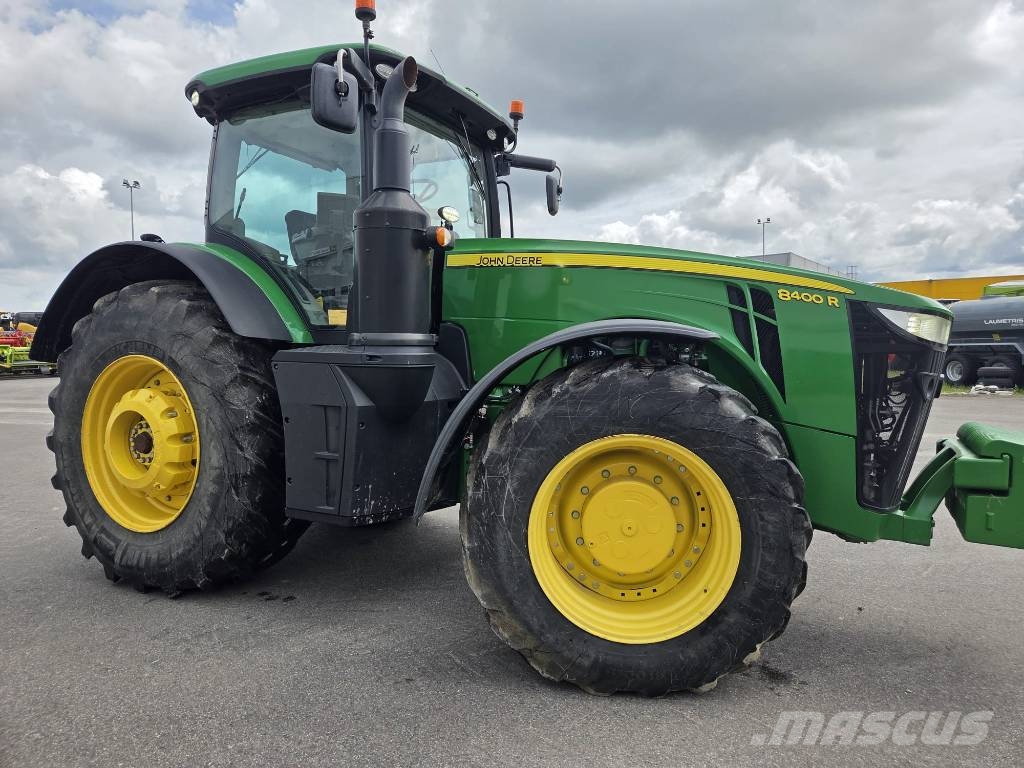 John Deere 8400 R الجرارات
