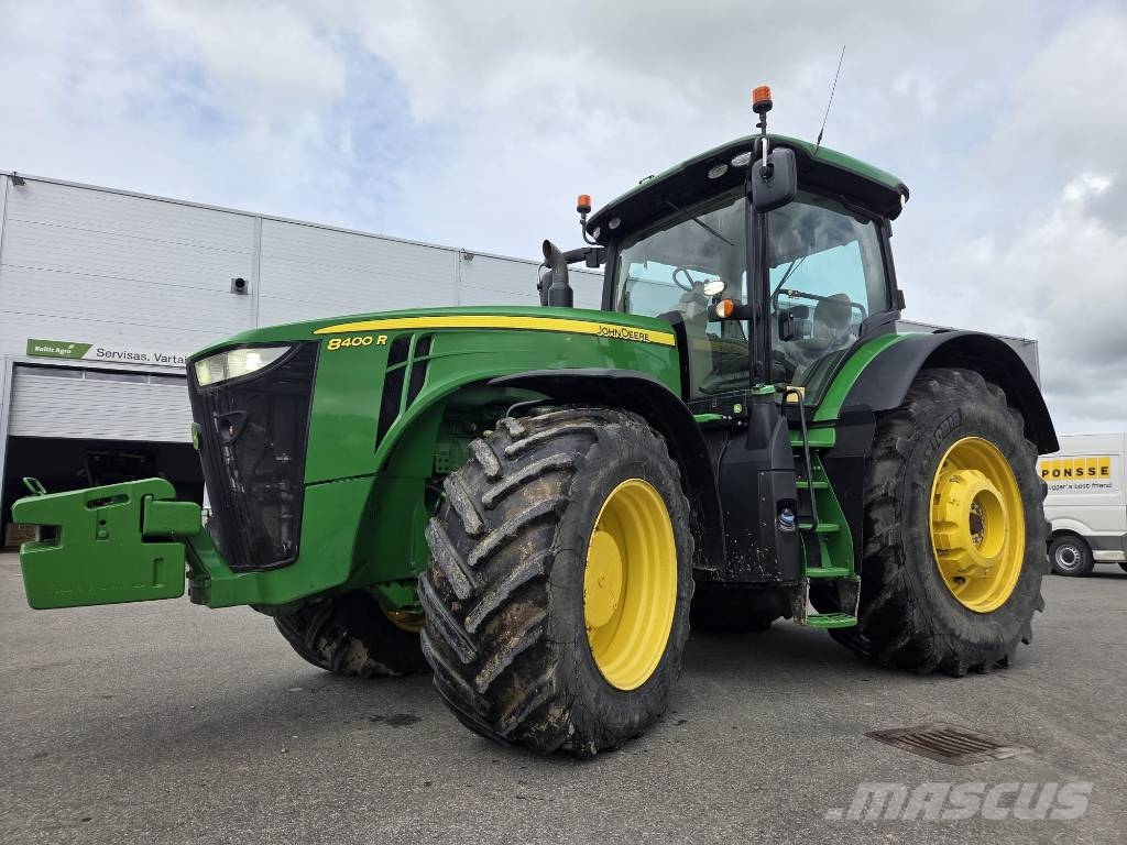 John Deere 8400 R الجرارات