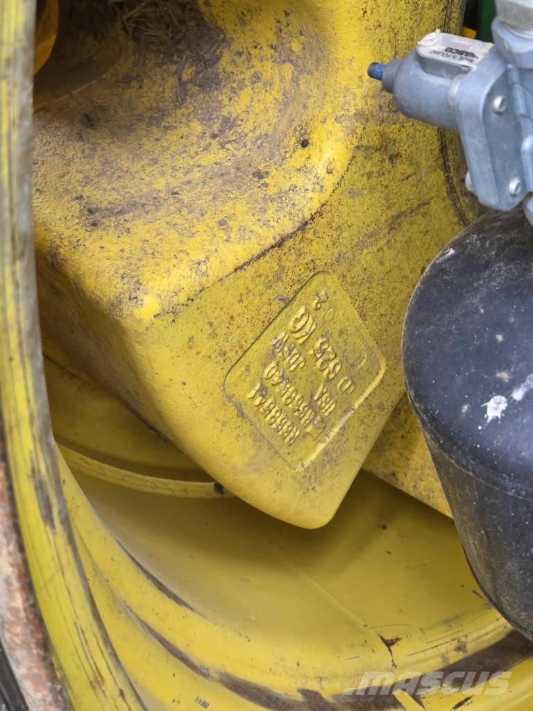 John Deere 8400 R الجرارات