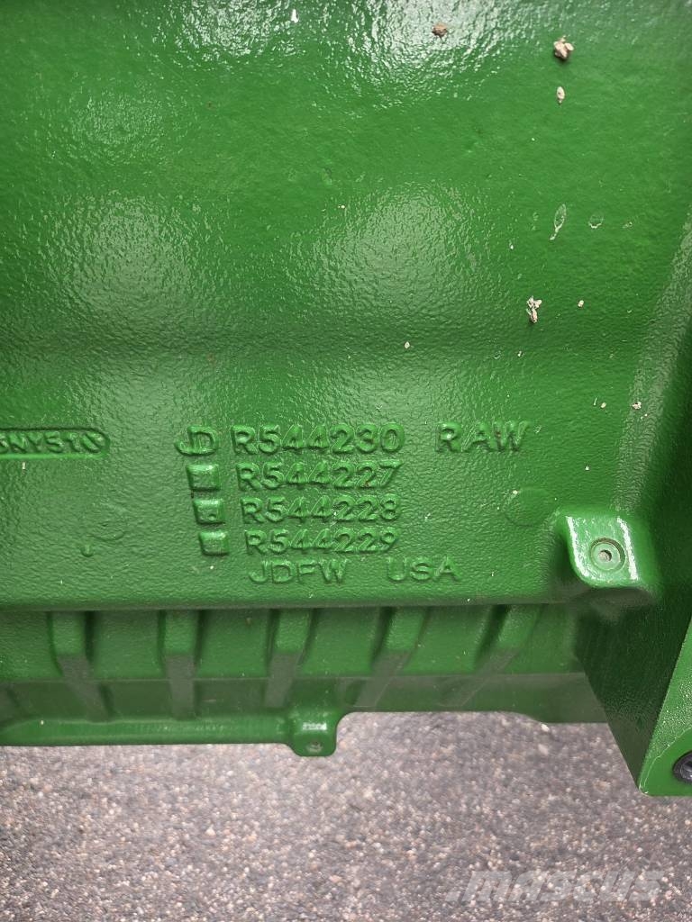 John Deere 8400 R الجرارات