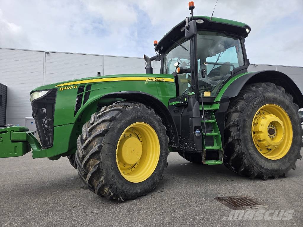 John Deere 8400 R الجرارات