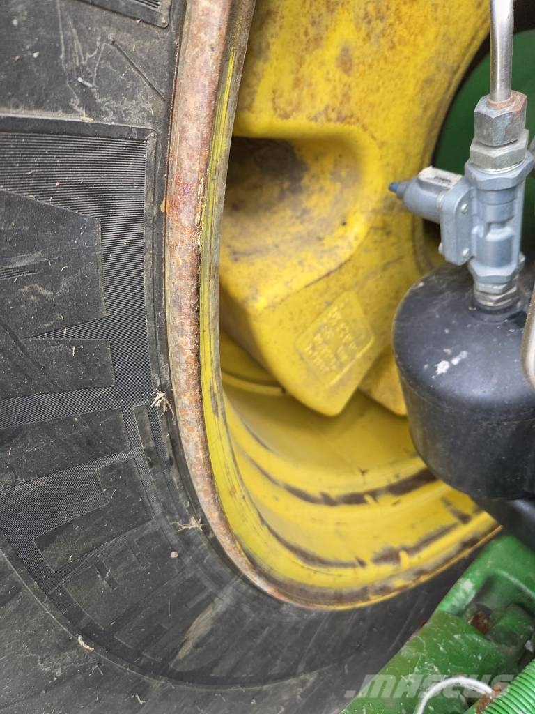 John Deere 8400 R الجرارات