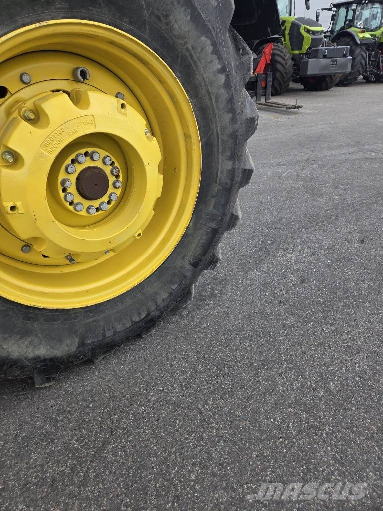 John Deere 8400 R الجرارات