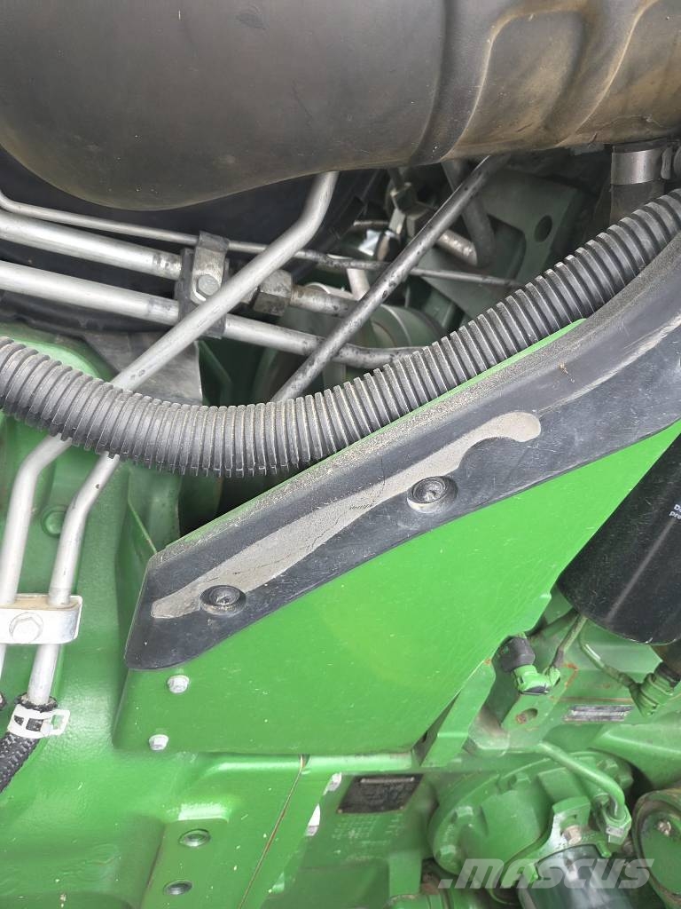 John Deere 8400 R الجرارات