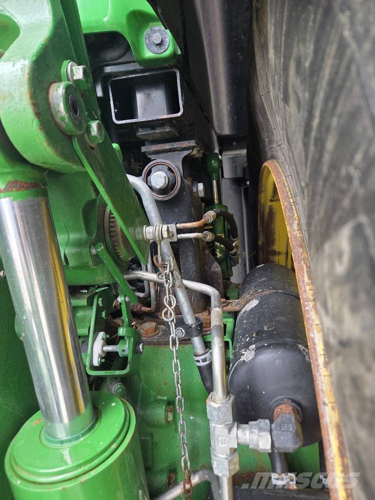 John Deere 8400 R الجرارات