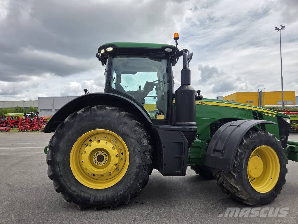 John Deere 8400 R الجرارات