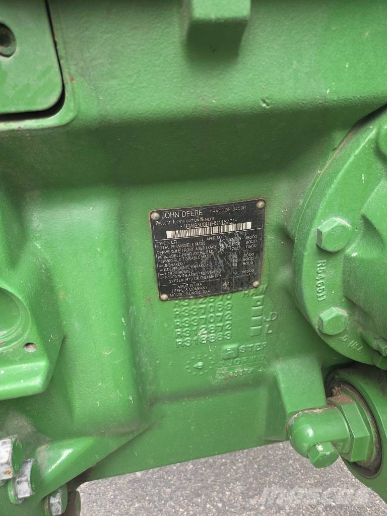 John Deere 8400 R الجرارات