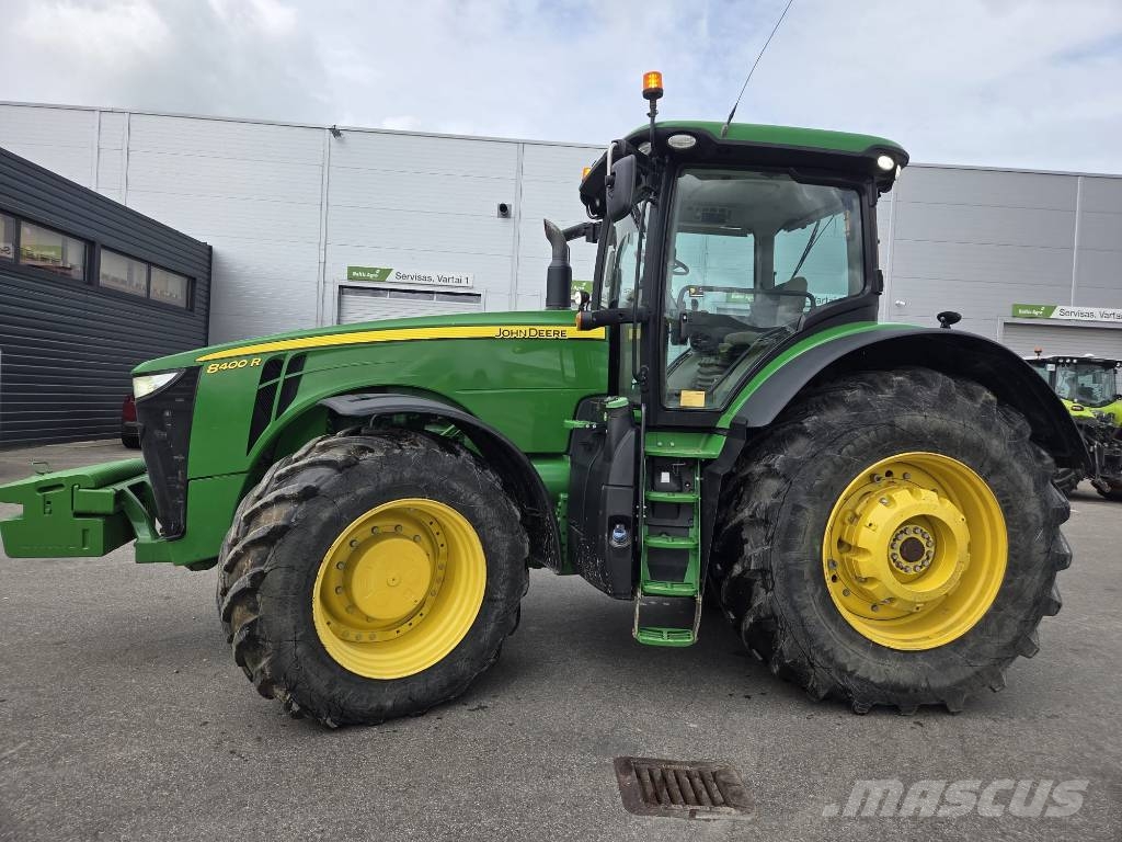 John Deere 8400 R الجرارات