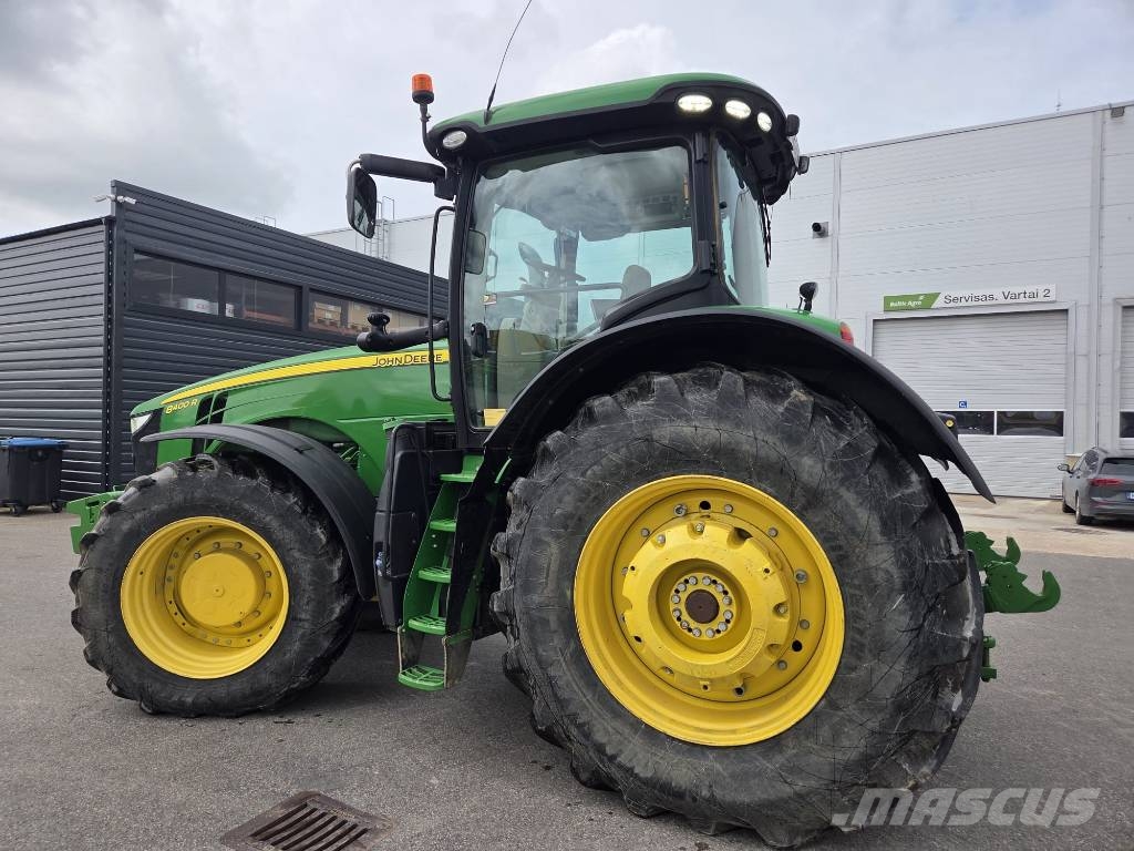 John Deere 8400 R الجرارات
