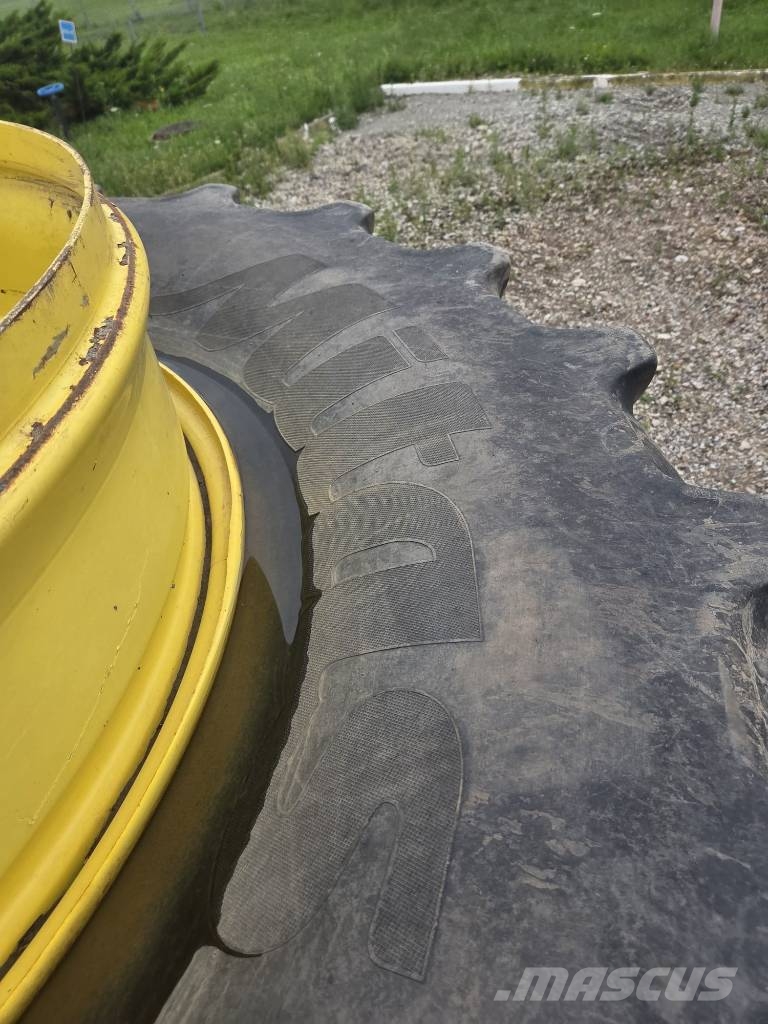 John Deere 8400 R الجرارات