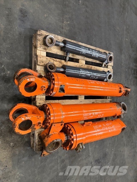 Doosan DL 400 USED HYDRAULIC CYLINDER COMPLET Hydraulique