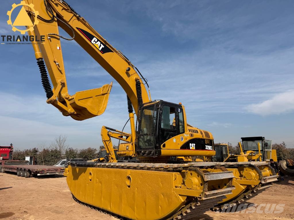 CAT 320 C L 水陆两栖挖掘机