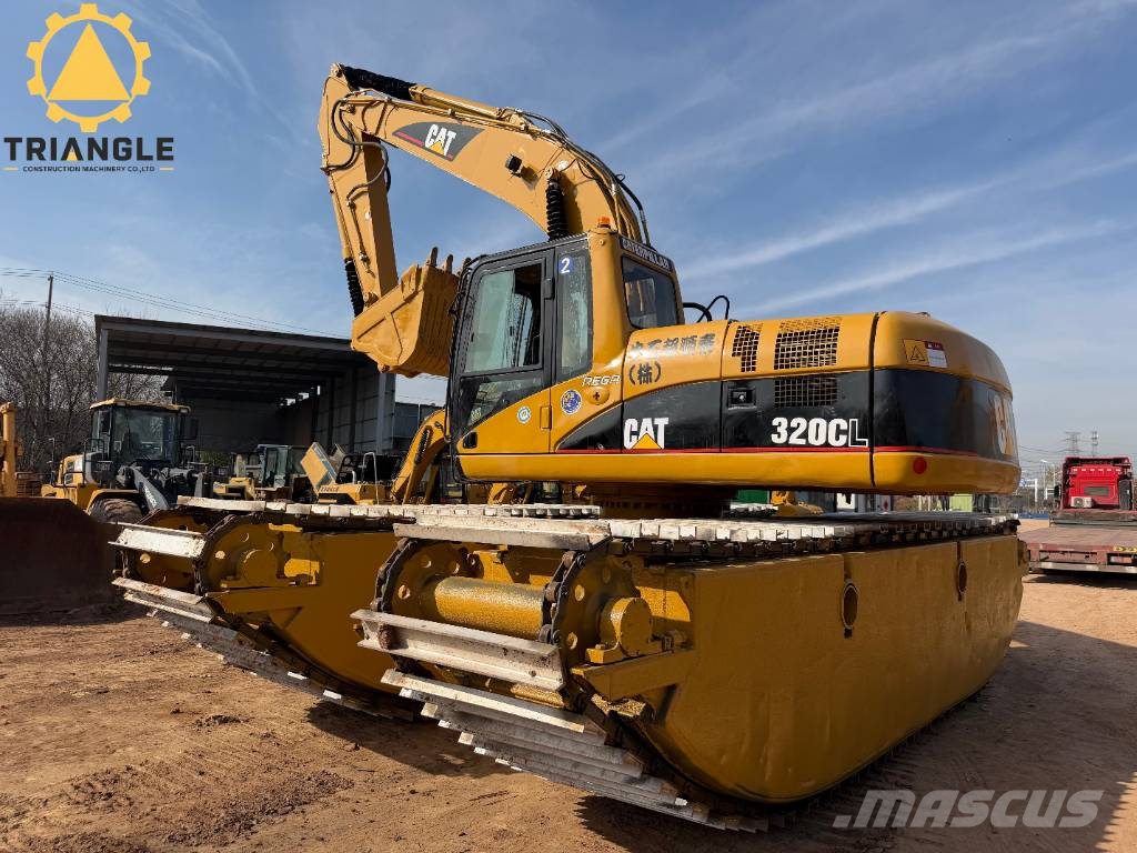 CAT 320 C L 水陆两栖挖掘机