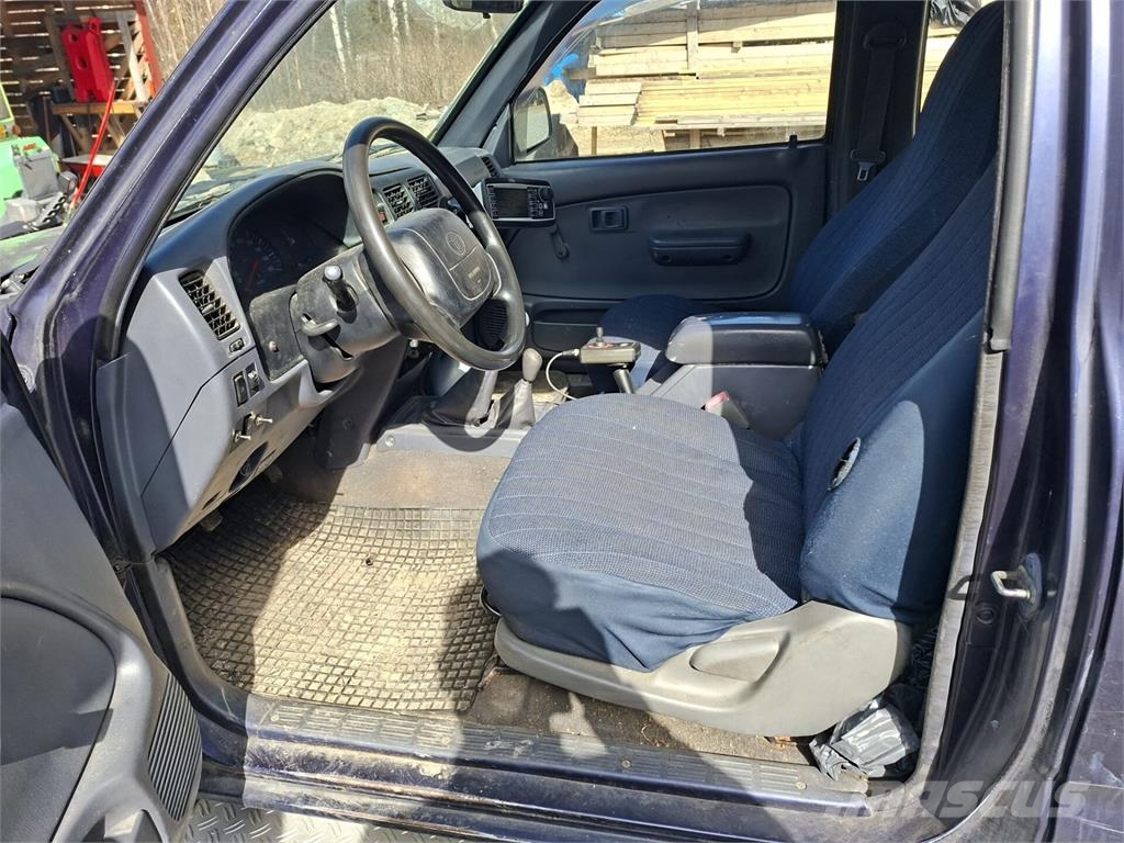Toyota Hilux Preču pārvadāšanas furgoni