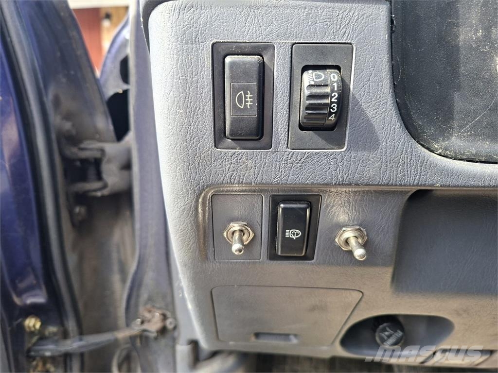 Toyota Hilux Preču pārvadāšanas furgoni
