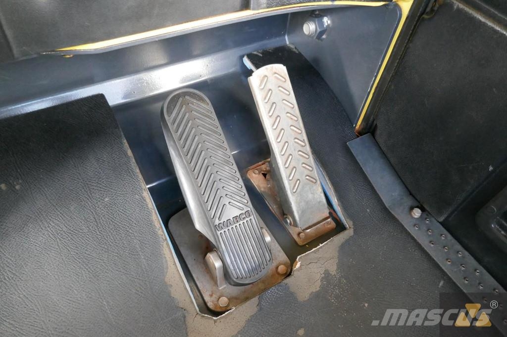 Bomag BW25RH Пневматични гумени ролки