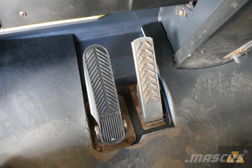 Bomag BW25RH Пневматични гумени ролки
