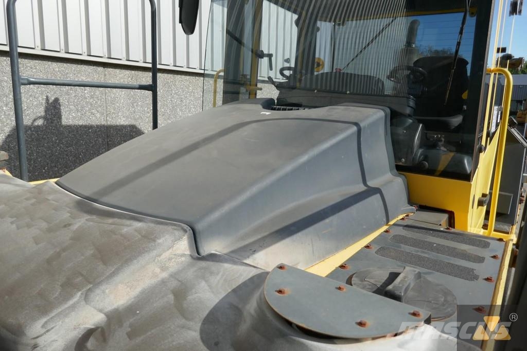Bomag BW25RH Пневматични гумени ролки