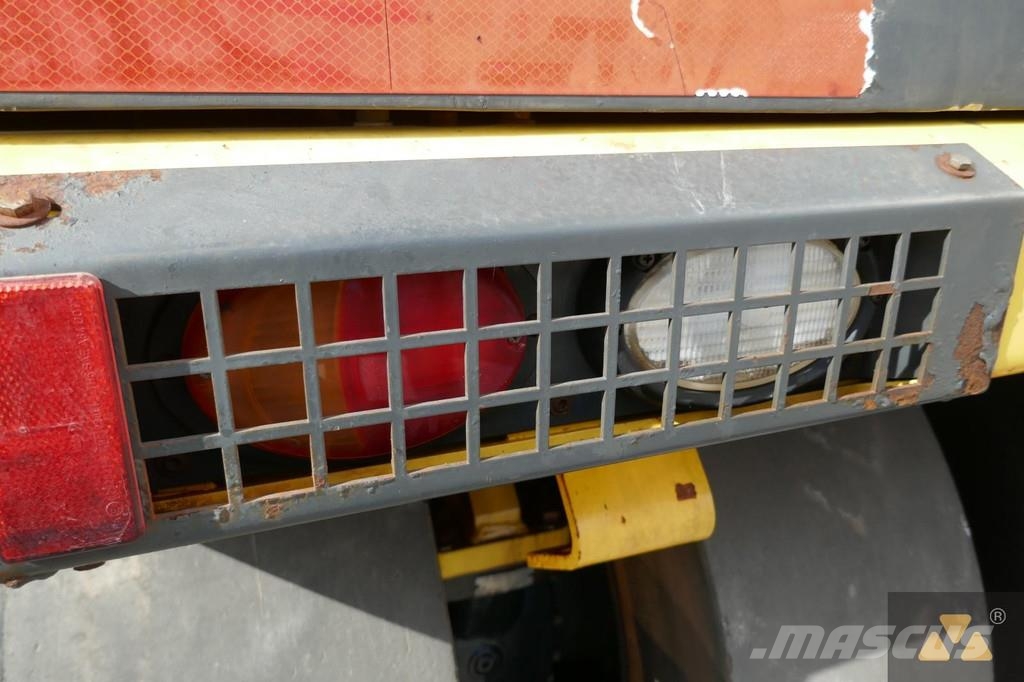 Bomag BW25RH Пневматични гумени ролки
