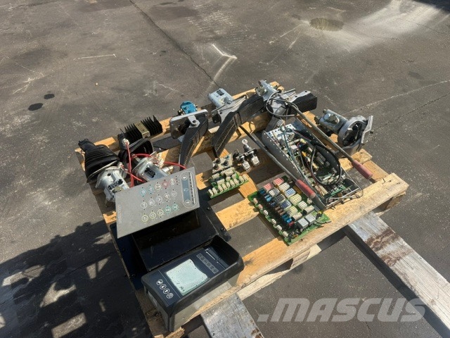 Liebherr R 954 B USED ELECTRIC+ HYDRAULIC PARTS Кабины и интерьер