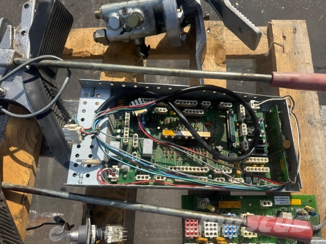 Liebherr R 954 B USED ELECTRIC+ HYDRAULIC PARTS Кабины и интерьер