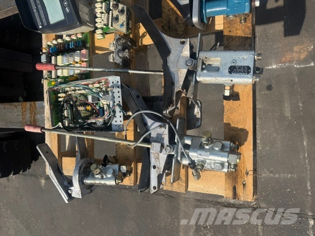 Liebherr R 954 B USED ELECTRIC+ HYDRAULIC PARTS Кабины и интерьер