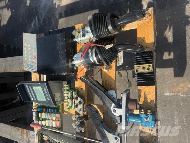 Liebherr R 954 B USED ELECTRIC+ HYDRAULIC PARTS Кабины и интерьер