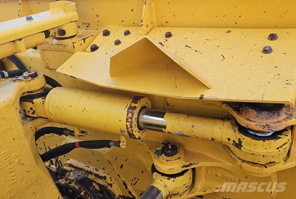 Komatsu D61 PX - 24 lánctalpas dózerek