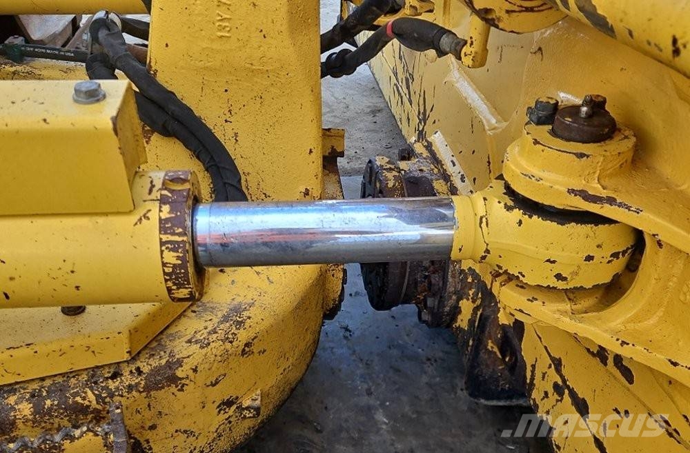 Komatsu D61 PX - 24 lánctalpas dózerek