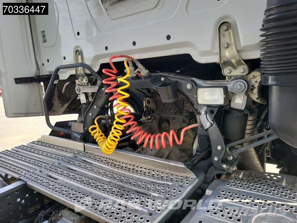 Mercedes-Benz Actros 1845 4X2 StreamSpace Retarder APK 01-2027 S Vetopöytäautot