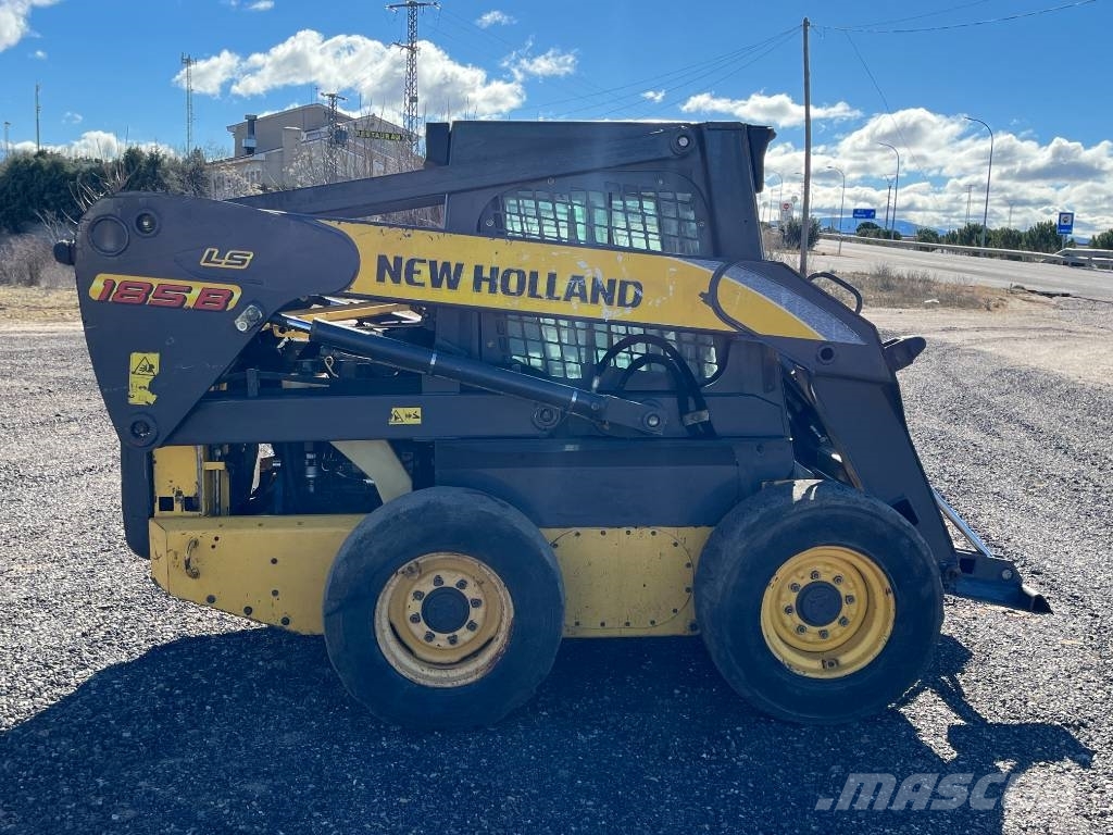 New Holland LS 185 B لوادر انزلاقية التوجيه
