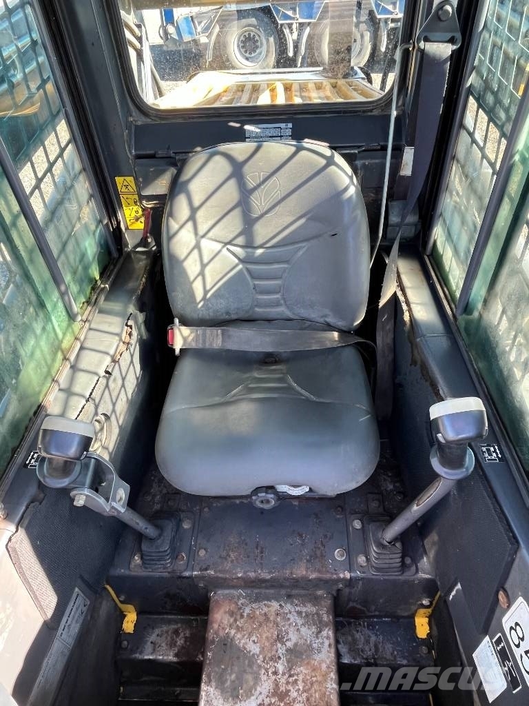 New Holland LS 185 B لوادر انزلاقية التوجيه