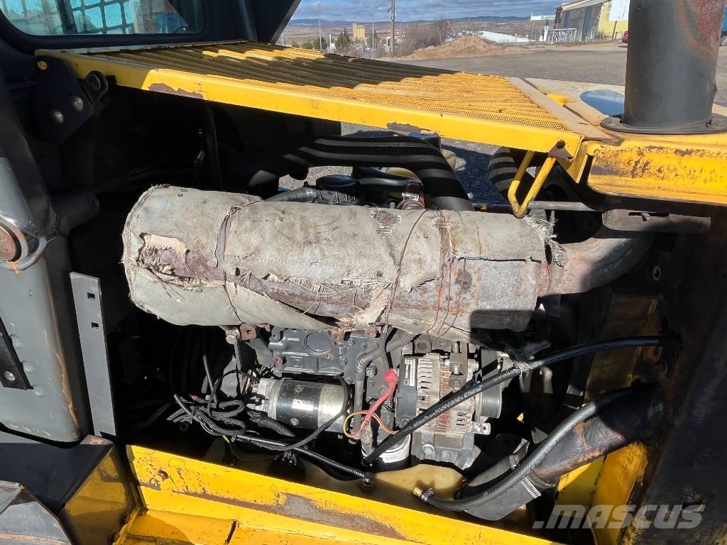 New Holland LS 185 B لوادر انزلاقية التوجيه