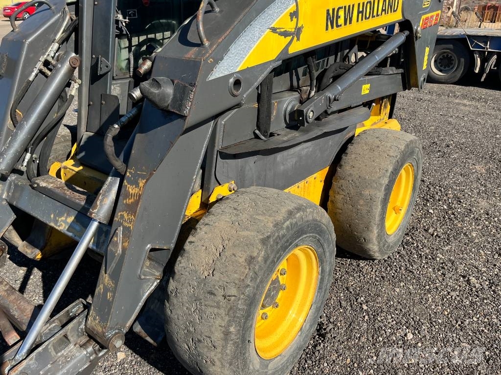 New Holland LS 185 B لوادر انزلاقية التوجيه