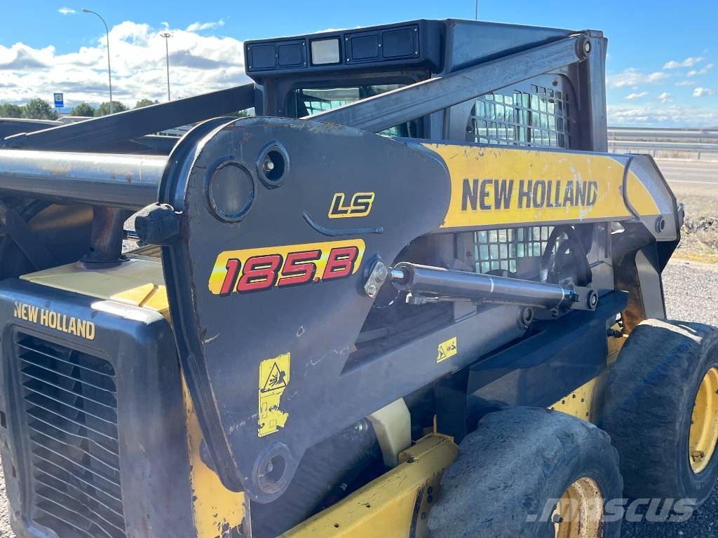 New Holland LS 185 B لوادر انزلاقية التوجيه