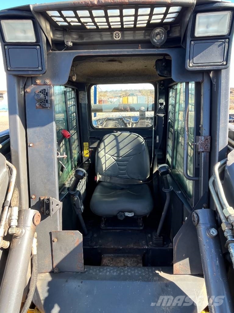 New Holland LS 185 B لوادر انزلاقية التوجيه